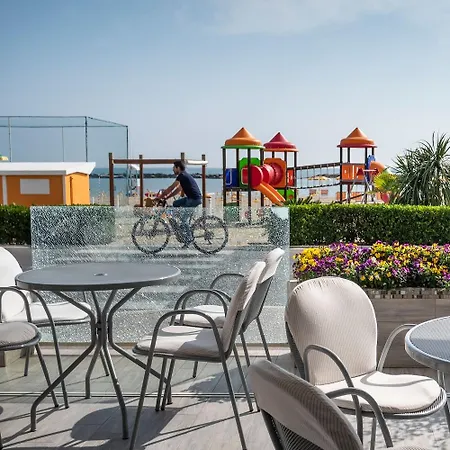 Riviera Hotell 3*