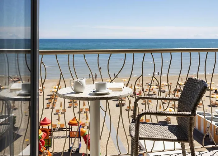 Отель Riviera 3*